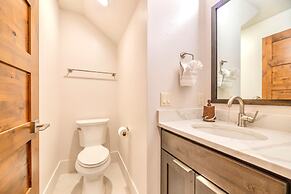 Luxury 2BR Mountain Townhouse w Picturesque Views