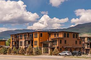 Luxury 2BR Mountain Townhouse w Picturesque Views