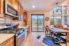 Luxury 2BR Mountain Townhouse w Picturesque Views