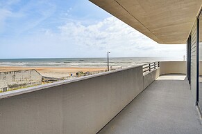 Balcony w/ Ocean Views: Daytona Beach Gem w/ Perks