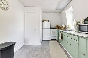 Explore Dtwn, Parks & Colleges: Cozy Worcester Apt