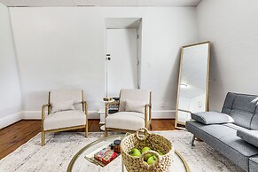 Explore Dtwn, Parks & Colleges: Cozy Worcester Apt