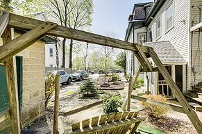 Explore Dtwn, Parks & Colleges: Cozy Worcester Apt
