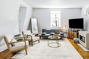 Explore Dtwn, Parks & Colleges: Cozy Worcester Apt