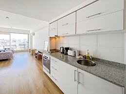 Studio Apartment on 13th Floor With Balcony Terrace