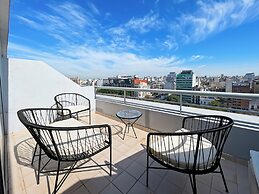 Studio Apartment on 13th Floor With Balcony Terrace