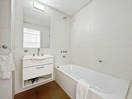 Studio Apartment on 13th Floor With Balcony Terrace