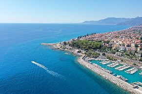 Holiday Resort Balzi Rossi