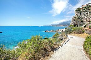 Holiday Resort Balzi Rossi