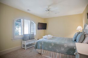 11 Cedar Waxwing at The Sea Pines Resort