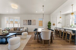 Alys At Desert Color 4 Bedroom Townhouse