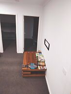 Modern & Cosey 4bedroom House Walk to Beach