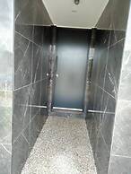 Modern & Cosey 4bedroom House Walk to Beach