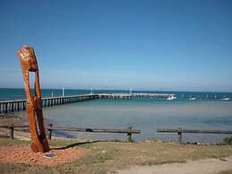 Modern & Cosey 4bedroom House Walk to Beach