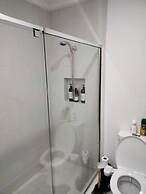 Modern & Cosey 4bedroom House Walk to Beach