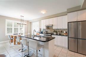 Stylish 4BR Oasis Peaceful Mississauga Location