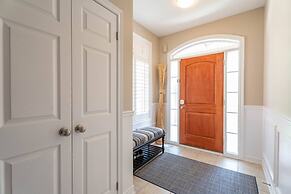 Stylish 4BR Oasis Peaceful Mississauga Location