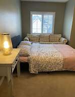 Stylish 4BR Oasis Peaceful Mississauga Location