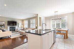 Stylish 4BR Oasis Peaceful Mississauga Location