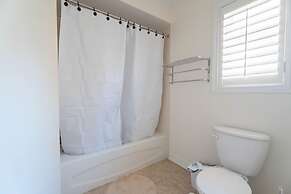 Stylish 4BR Oasis Peaceful Mississauga Location
