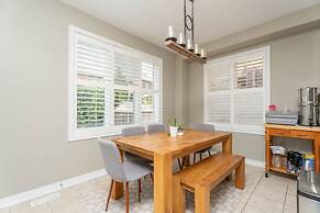 Stylish 4BR Oasis Peaceful Mississauga Location
