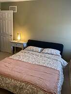 Stylish 4BR Oasis Peaceful Mississauga Location