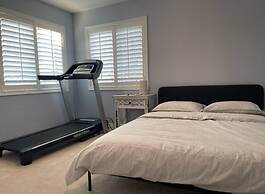Stylish 4BR Oasis Peaceful Mississauga Location