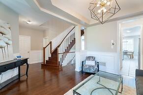 Stylish 4BR Oasis Peaceful Mississauga Location