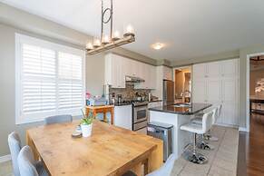 Stylish 4BR Oasis Peaceful Mississauga Location