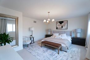 Stylish 4BR Oasis Peaceful Mississauga Location