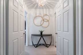 Stylish 4BR Oasis Peaceful Mississauga Location