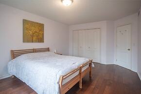Cozy 4BR Retreat in Quinte West BBQ Backyard