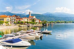 Nel Cuore Di Baveno 50m from Lake