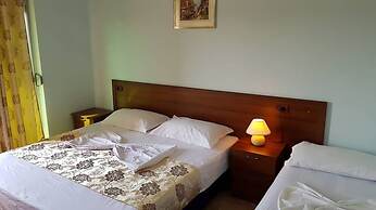 Risus Hotel