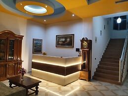 Risus Hotel