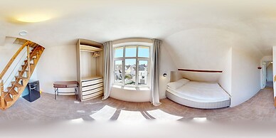 Central Guest House - Private bedroom