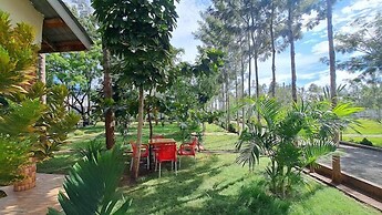 The LOCH Hotel Bondo