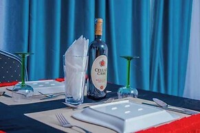 The LOCH Hotel Bondo