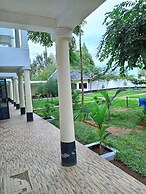 The LOCH Hotel Bondo