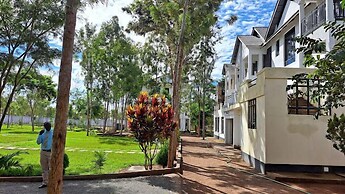 The LOCH Hotel Bondo