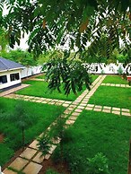 The LOCH Hotel Bondo