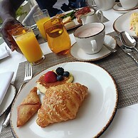 The LOCH Hotel Bondo