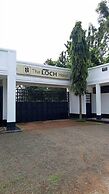 The LOCH Hotel Bondo