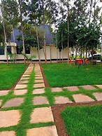 The LOCH Hotel Bondo