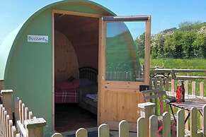 Green Dragon and Kitchen Pod - Sleeps 2 & Parking