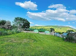 Green Dragon and Kitchen Pod - Sleeps 2 & Parking