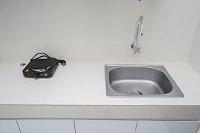 Homey Studio Apartment with Pool View at Springwood Residence