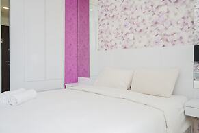 Homey Studio Apartment with Pool View at Springwood Residence