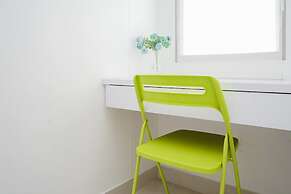 Homey Studio Apartment with Pool View at Springwood Residence