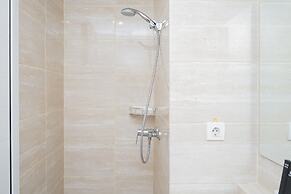 Homey Studio Apartment with Pool View at Springwood Residence